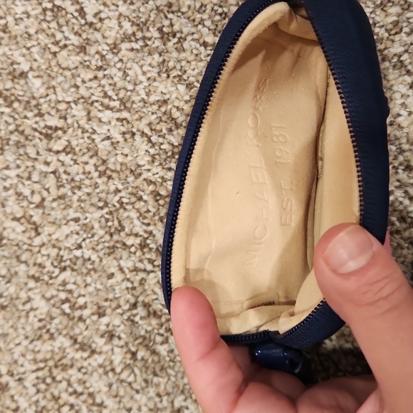 Michael Kors mini wristlet - Picture 5 of 6